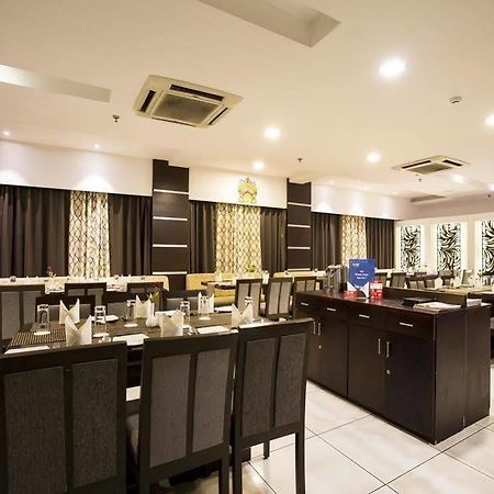Oyo Rooms Near Cosmos Mall Силигури Экстерьер фото