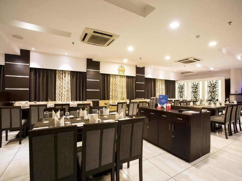 Oyo Rooms Near Cosmos Mall Силигури Экстерьер фото