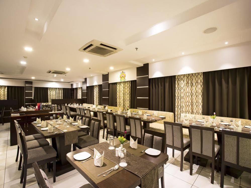 Oyo Rooms Near Cosmos Mall Силигури Экстерьер фото
