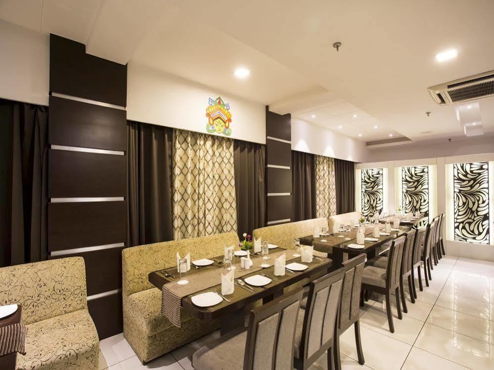 Oyo Rooms Near Cosmos Mall Силигури Экстерьер фото
