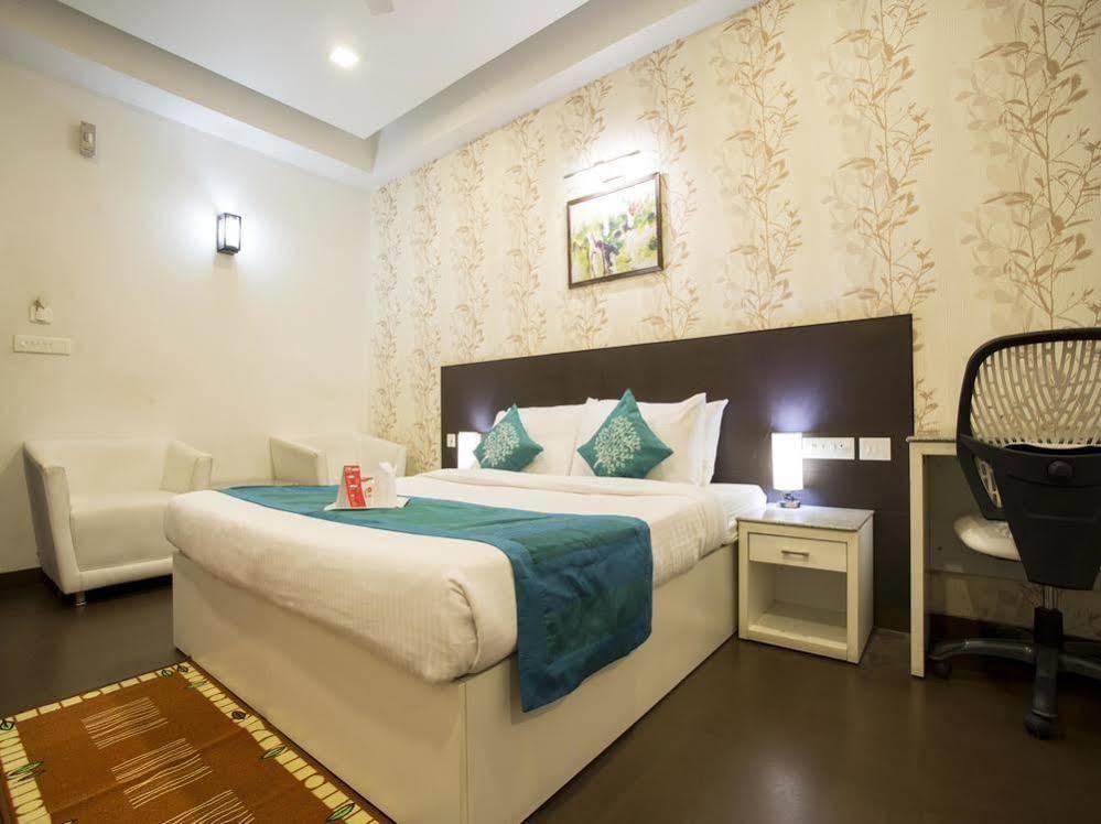 Oyo Rooms Near Cosmos Mall Силигури Экстерьер фото