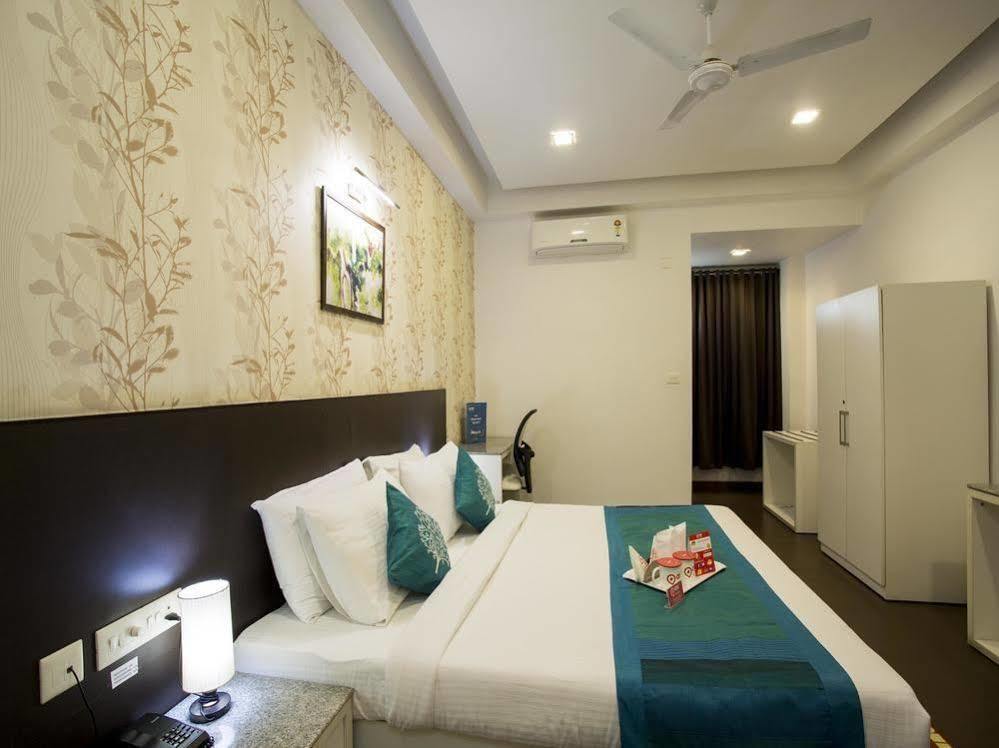 Oyo Rooms Near Cosmos Mall Силигури Экстерьер фото