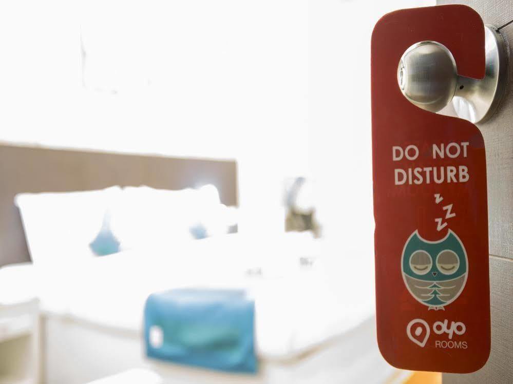 Oyo Rooms Near Cosmos Mall Силигури Экстерьер фото