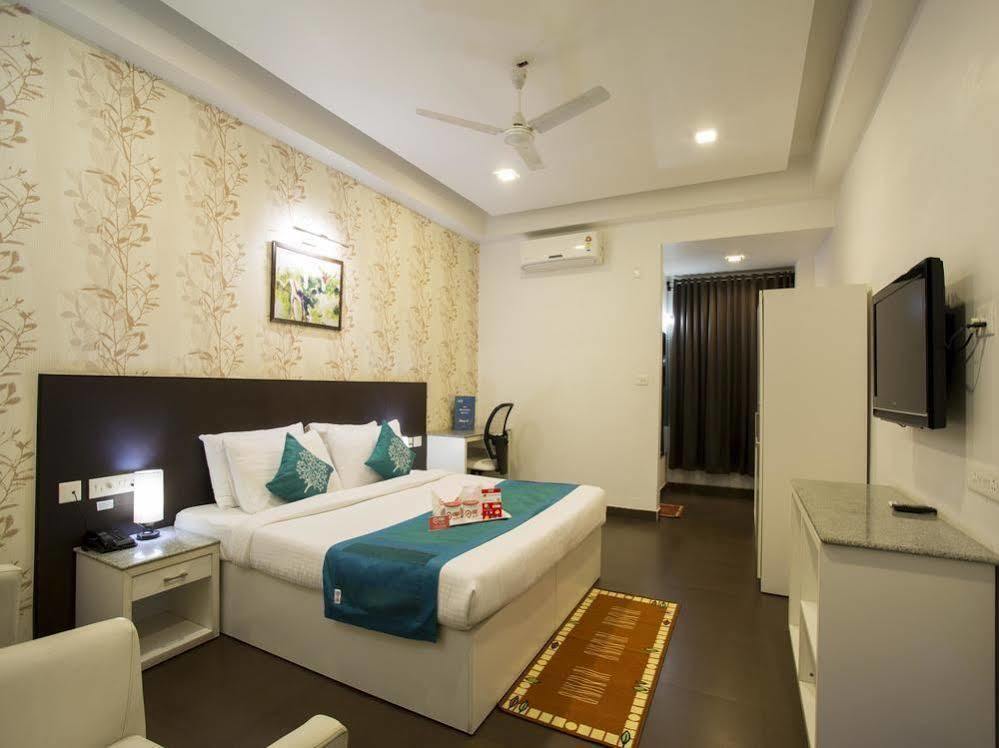 Oyo Rooms Near Cosmos Mall Силигури Экстерьер фото