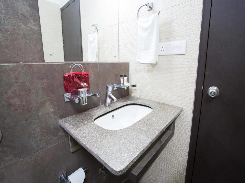 Oyo Rooms Near Cosmos Mall Силигури Экстерьер фото