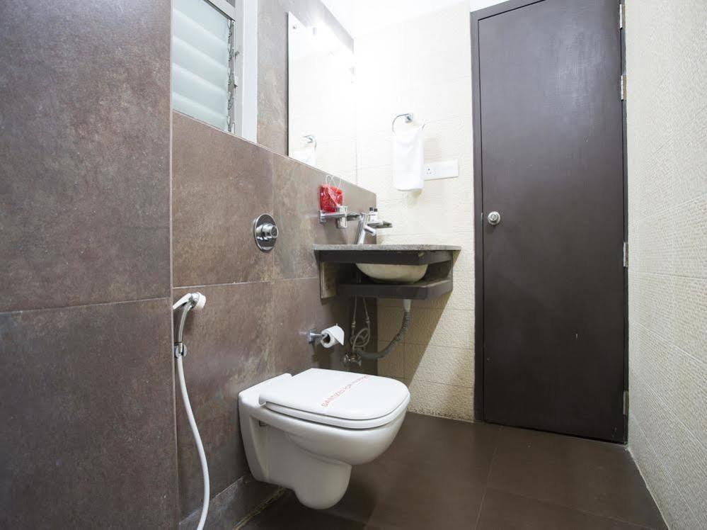 Oyo Rooms Near Cosmos Mall Силигури Экстерьер фото